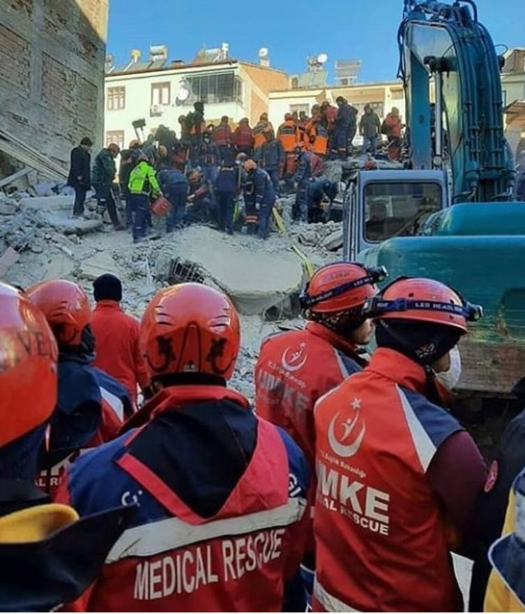Ayfer Kölük Elazığ depremi: Göçük altında kalan canlara ulaşmak yaralara merhem olmak.